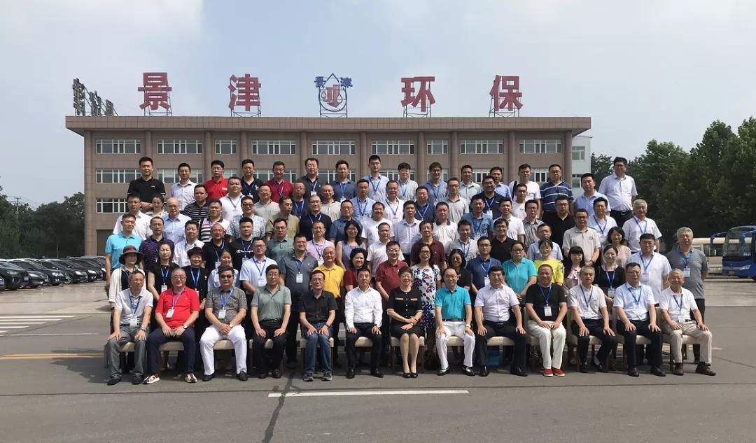 本集團(tuán)董事長出席中國涂料工業(yè)協(xié)會第八屆八次常務(wù)理事會